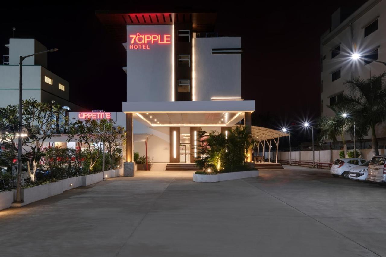 7 Apple Hotel, Vadodara Exteriör bild